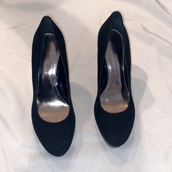 Alfani Suede Round Toe Pump - Picture 2 of 4